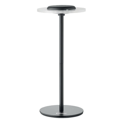 Lámpara de mesa RGB encendida sobre fondo oscuro