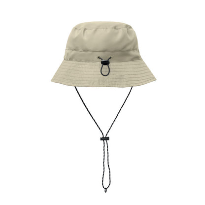 Detalle del cordón del gorro beige