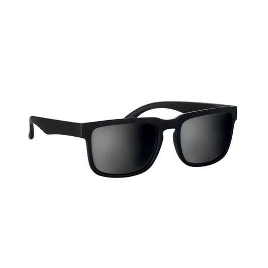 Gafas de sol negras con lentes espejadas, aspecto mate y protección UV400, ideales para festivales.