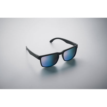 Gafas con lentes espejo azules en ángulo
