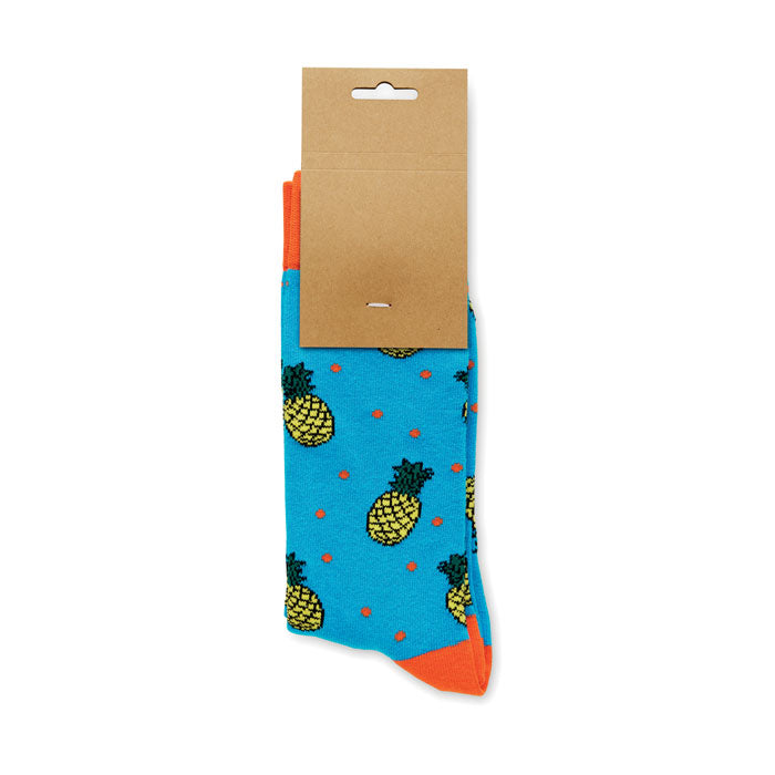 FUNNY M - Calcetines estampados alegres con diseño de piñas y etiqueta de papel kraft.