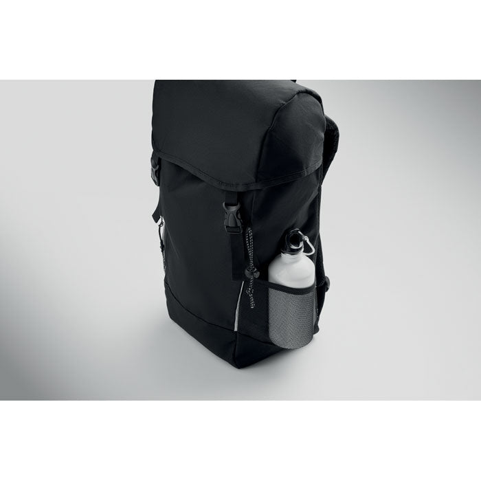 SIENA - Mochila RPET 15L vista lateral con bolsillo para botella de agua