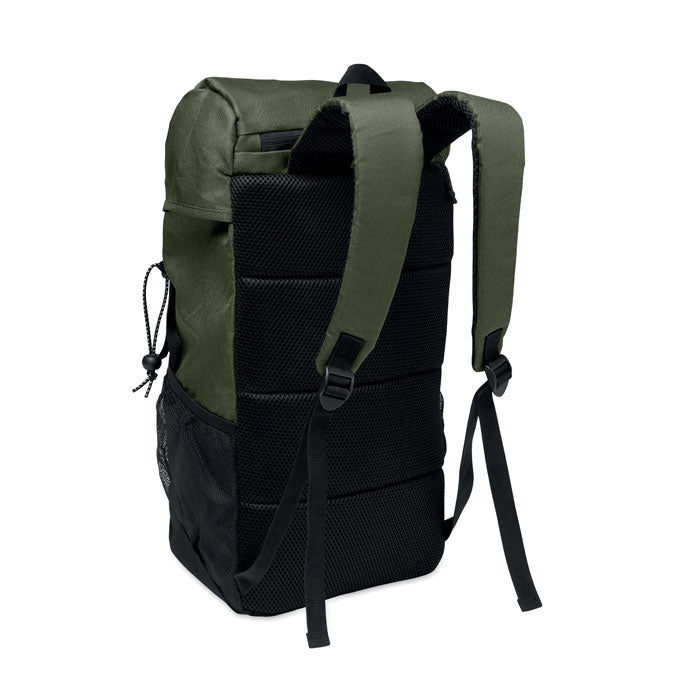 SIENA - Mochila RPET 15L en color verde y negro, diseño ergonómico con compartimentos y detalles reflectantes.