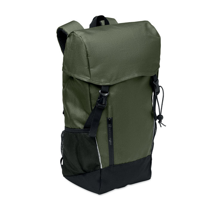 SIENA - Mochila RPET 15L en color verde militar, con bolsillo frontal y detalles reflectantes.