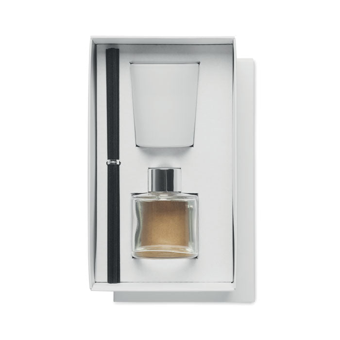 KALOMA SET - Set vela y difusor de vainilla presentado en caja blanca con vela y difusor de fragancia.