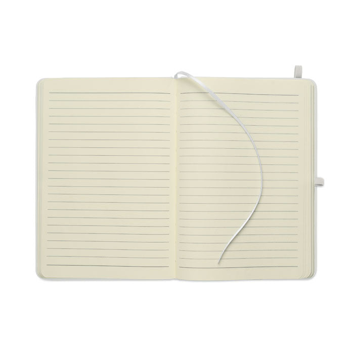 Imagen de la Libreta A5 de PU reciclado ARCOLOOP, mostrando páginas rayadas y cinta marcapáginas.