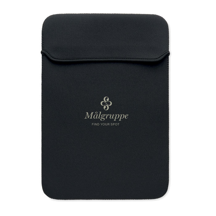 Funda neopreno portátil 16 pulgadas en color negro con logo de la marca Malgruppe.