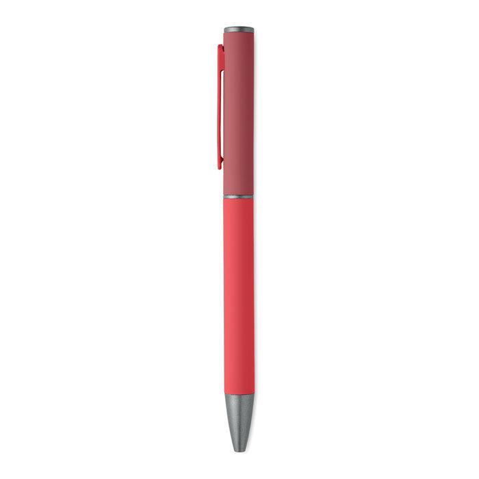 FILLAN - Bolígrafo aluminio reciclado de color rojo con clip, acabado engomado y tinta azul.