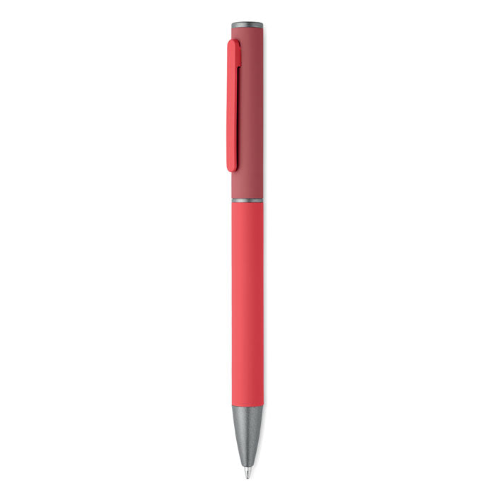 FILLAN - Bolígrafo aluminio reciclado en color rojo con clip y acabado engomado, ideal para escribir.