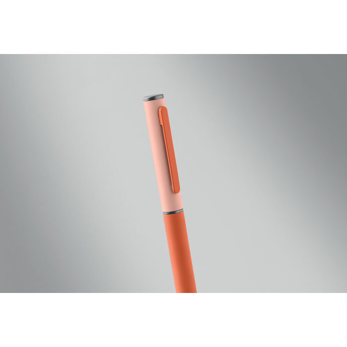 FILLAN - Bolígrafo aluminio reciclado en color naranja y rosa, con clip a juego y acabado engomado.