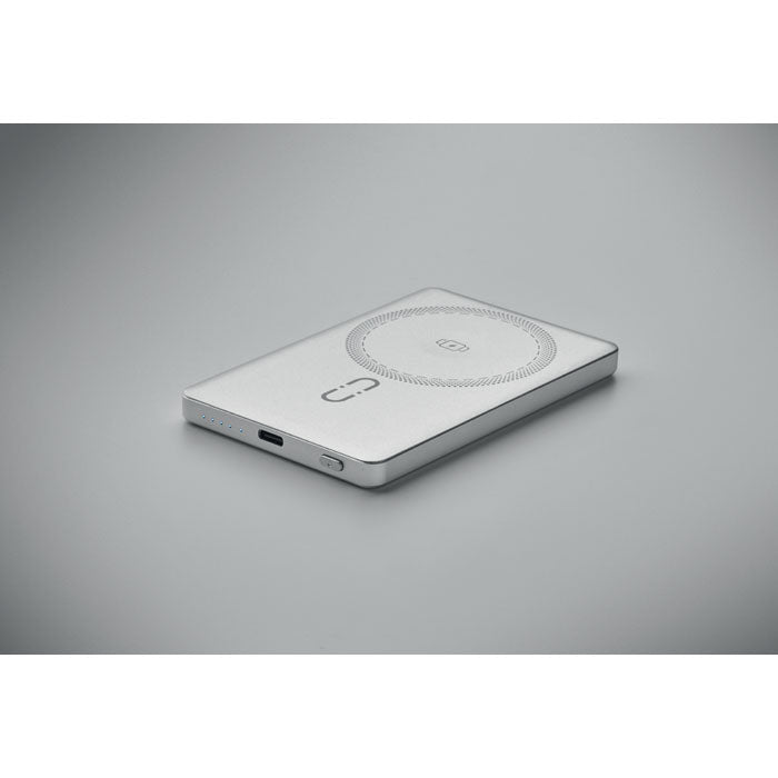 CORE - powerbank magnético de 5000 mAh en aluminio reciclado con carga inalámbrica de 15W.