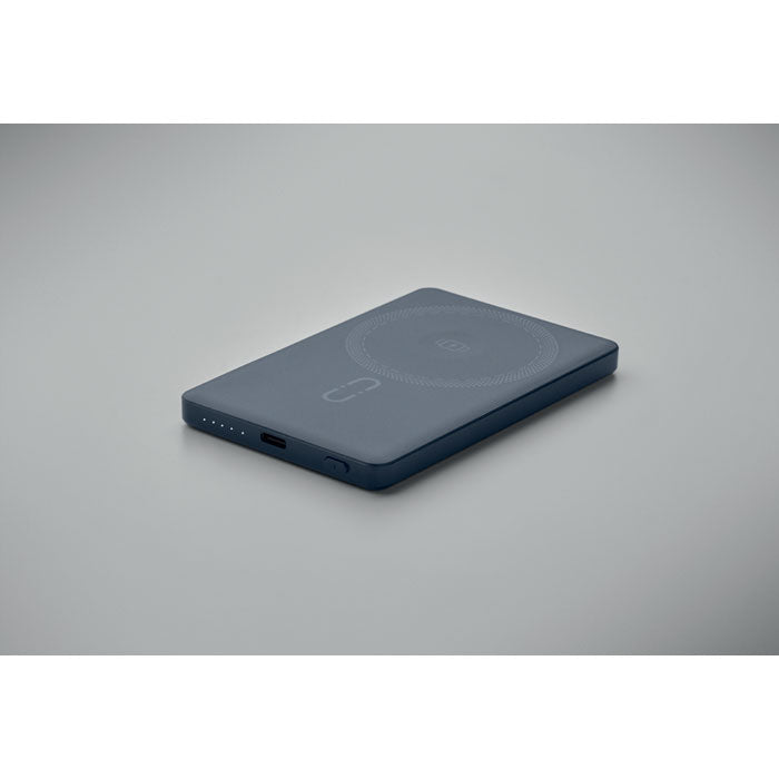 CORE - Powerbank magnético de 5000 mAh en aluminio reciclado, carga inalámbrica 15W y PD 20W por cable.