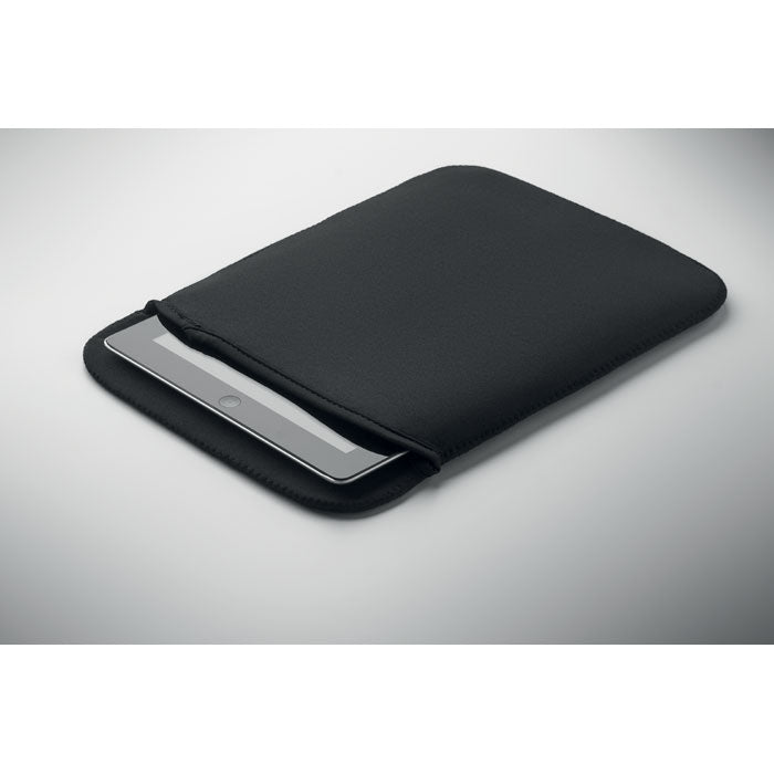 NEOSLEEVE11 - Funda neopreno para tablet 11" en color negro, ofreciendo protección contra golpes y arañazos.