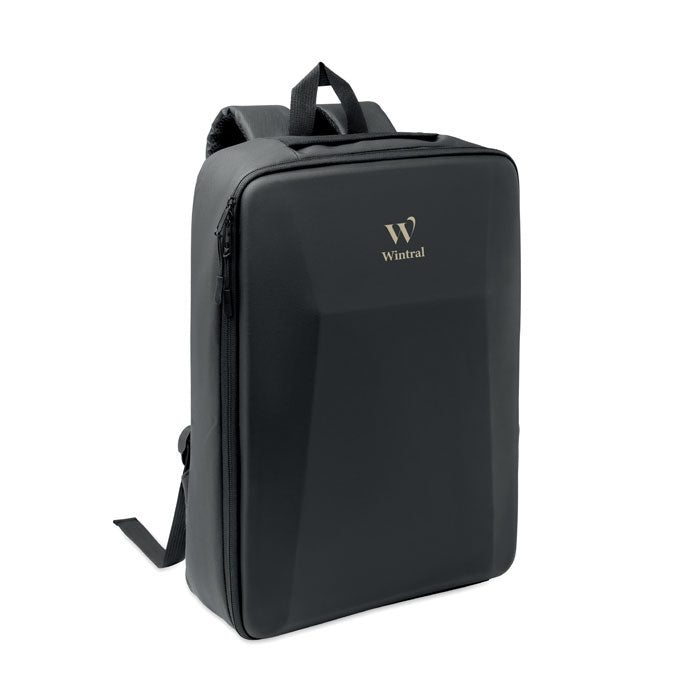 NOVIX - Mochila RPET rígida de 15L, mochila negra con diseño moderno y compartimentos prácticos.