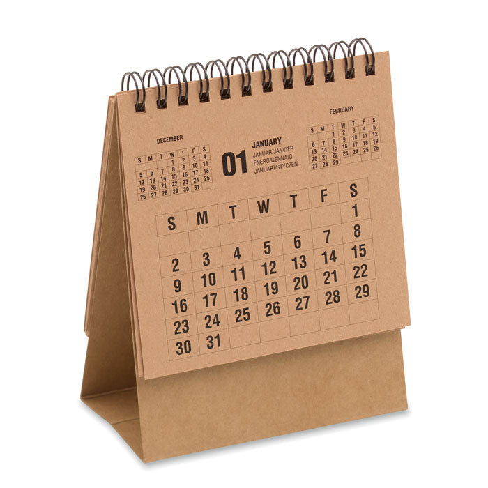 Calendario sobremesa 4 años en papel kraft con un diseño multilingüe y formato semanal.