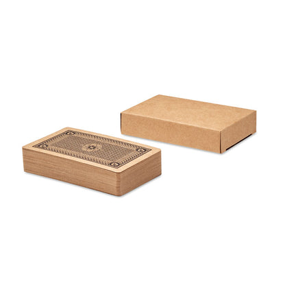 Vista lateral de baraja de cartas de cartón con caja