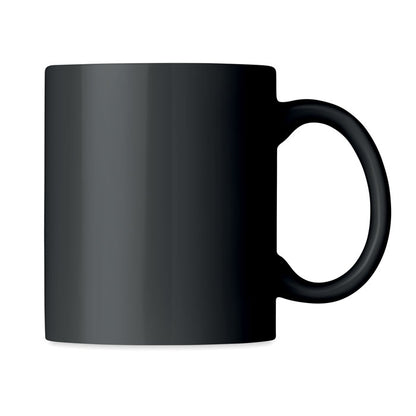 Mug negra de cerámica