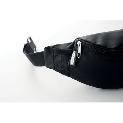 Riñonera deportiva negra con tejido reciclado y bolsillos con ventilación