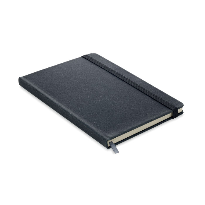 Libreta negra de PU reciclado con banda elástica, vista lateral, 160 páginas rayadas.