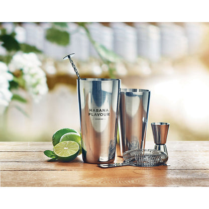 Set de coctel personalizado con logotipo sobre barra de bar