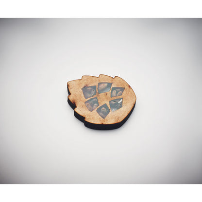 cajita con forma de hoja con semillas