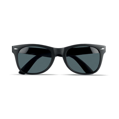 Vista frontal de gafas de sol negras plegadas con lentes negra