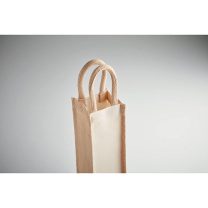 Detalle de asas de bolsa de yute para botella