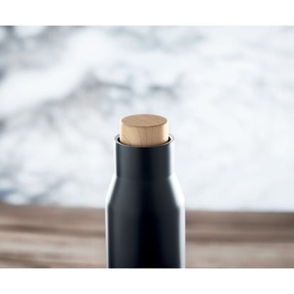 parte de arriba de botella negra con tapa de madera