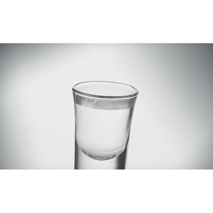 Vaso de chupito con licor