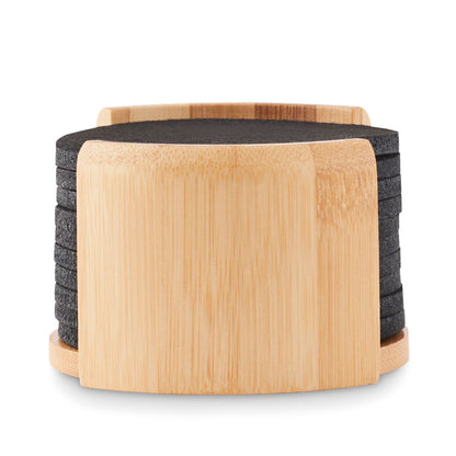 Vista contenedor de madera de posavasos de fieltro