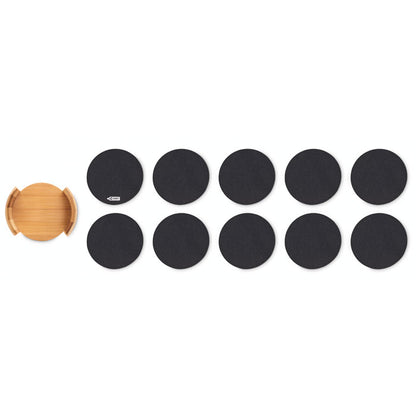 Vista superior de 10 posavasos de fieltro negros