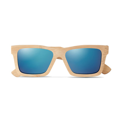Vista frontal de gafas de sol con lentes azules y montura de madera
