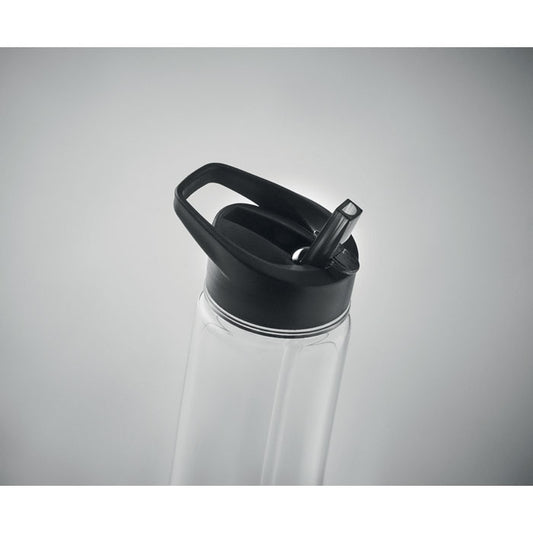 Detalle de la tapa negra con boquilla plegable de una botella transparente RPET de 650 ml.