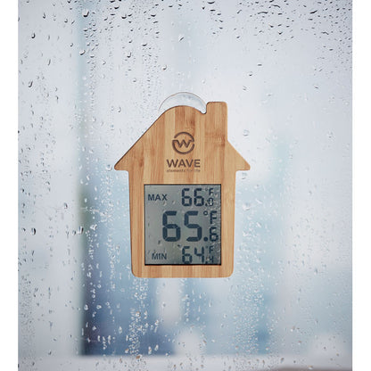 Ventana con estación meteorológica de madera con logo