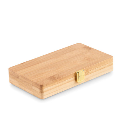 Estuche rectangular de madera con herramientas