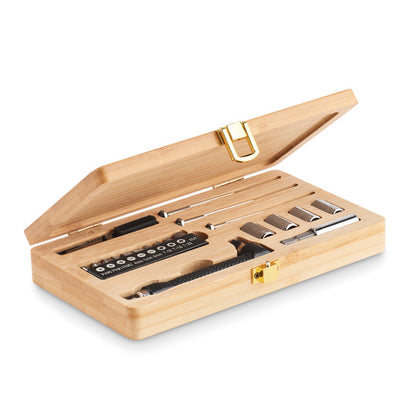 Caja de madera con 21 herramientas