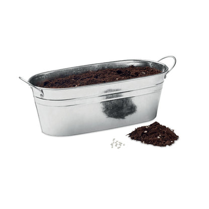 Maceta de zinc con tierra y semillas