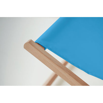 Detalle tejido silla de madera y tela azul