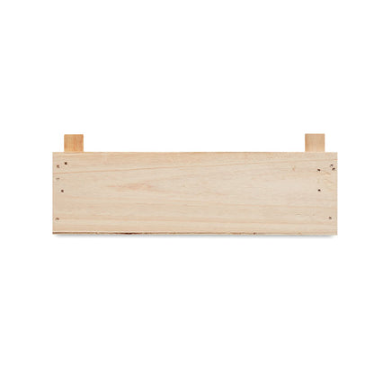 Vista lateral de caja de madera para cultivo de fresas