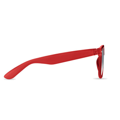 Vista patilla de gafas de sol rojas clásicas