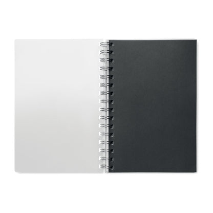 Libreta abierta negra con hojas blancas con rayas