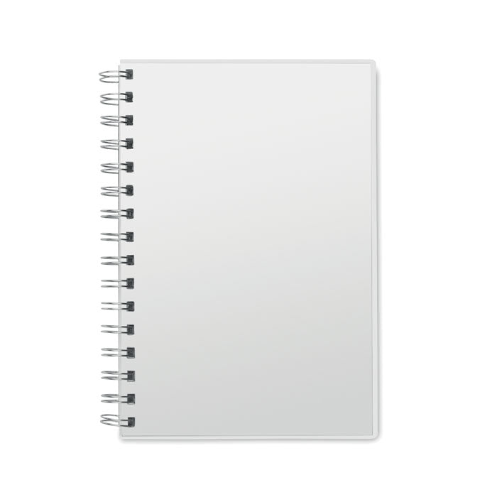 Detalle de libreta en blanco sin pautas, diseño A5 con tapa de RPET, vista frontal y espiral