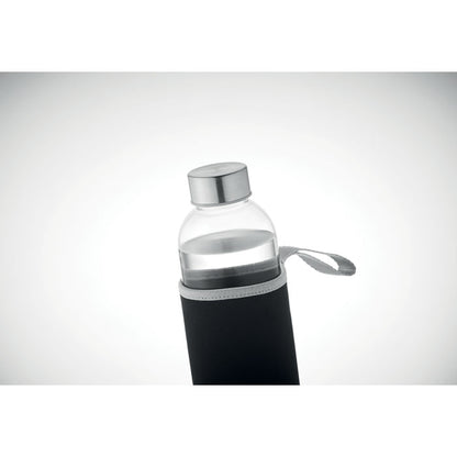 Vista parte de arriba de botella con funda negra