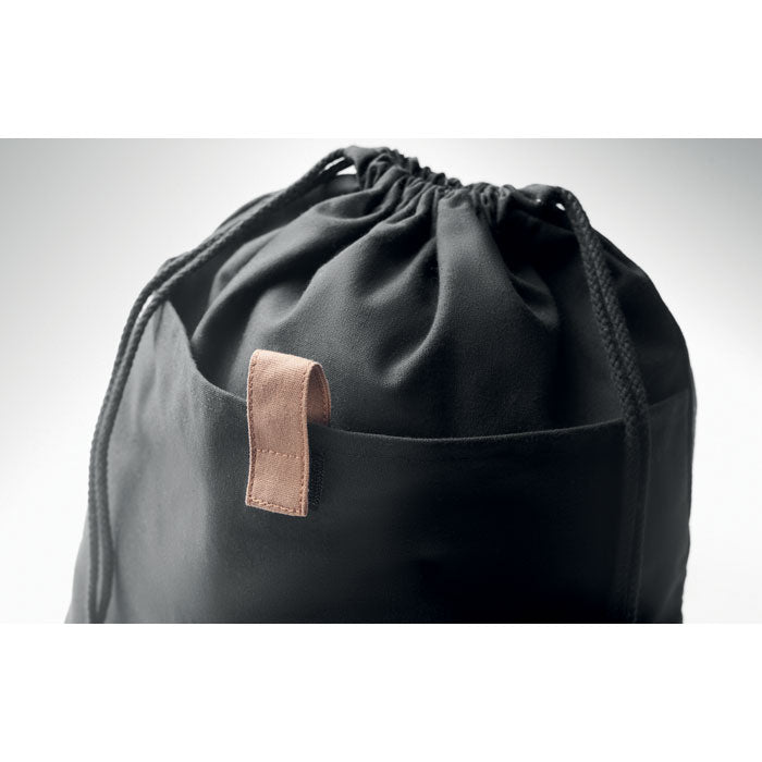 Detalle del cierre de la PANDA BAG negra con asa de cuero sintético, muestra la calidad del algodón reciclado de 220 gr/m².