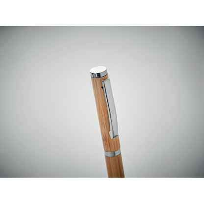 Destalle parte superior de roller de madera de bambú