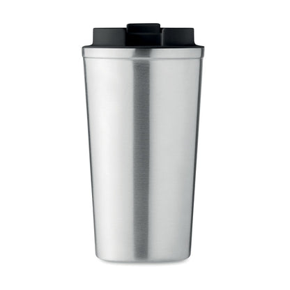 Vista frontal de vaso de viaje de acero 