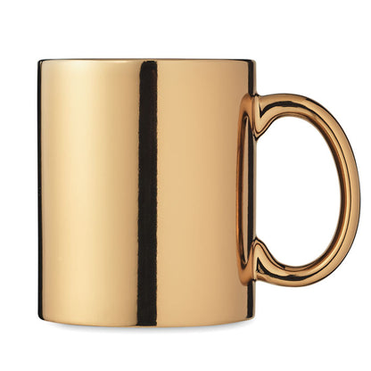 Vista derecha de mug de cerámica de efecto metálico dorado