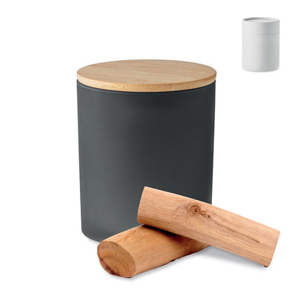 Vela negra en tarro de vidrio con canela y caja
