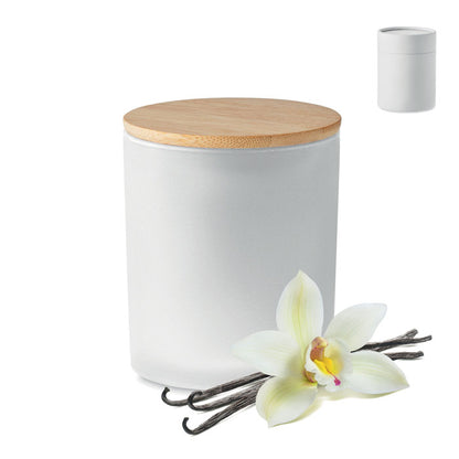 Vela en bote blanca con tapa de madera