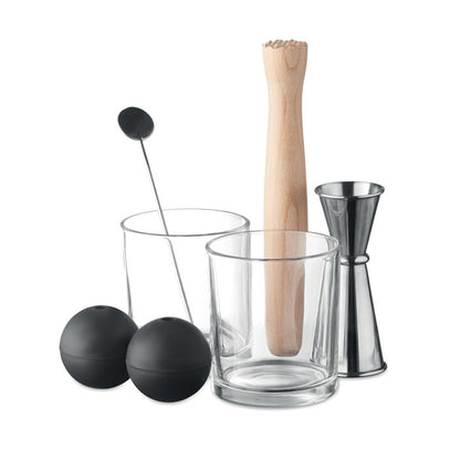 dos vasos, dosificador de acero inoxidable de doble uso (25 y 50 ml), mortero de madera, agitador de bebidas de acero inoxidable y dos moldes de silicona para hielo.